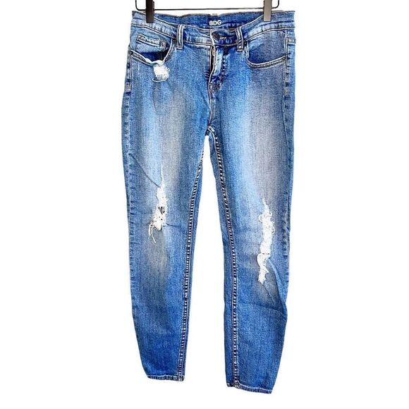 BDG Women's Distressed Mid-Rise Twig Ankle Jeans Blue Denim Light Wash Sz 29W29L - Picture 1 of 16